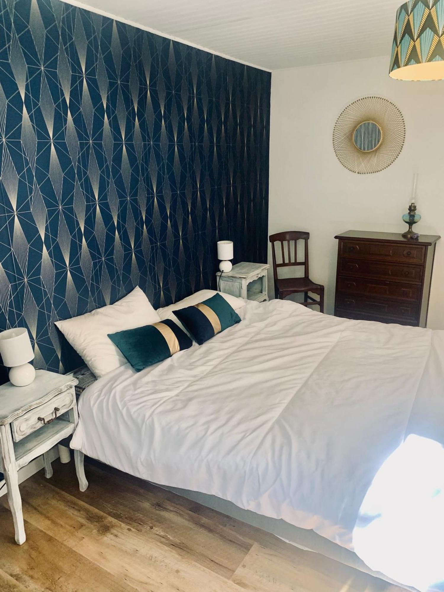 Maison 2 Chambres- Grand Jardin-Wifi - Au Coeur Du Village Aubeterre -Visites- Conciergerie J&N Ngoại thất bức ảnh